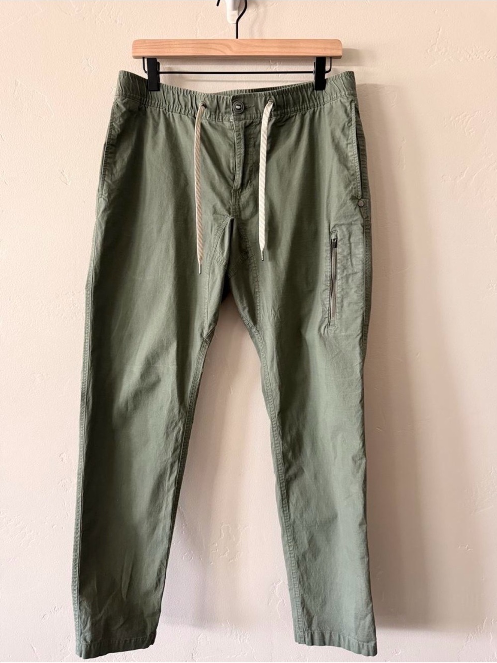 Vuori Ripstop Climber Travel Jogger Pants Men’s Large Olive Green V412